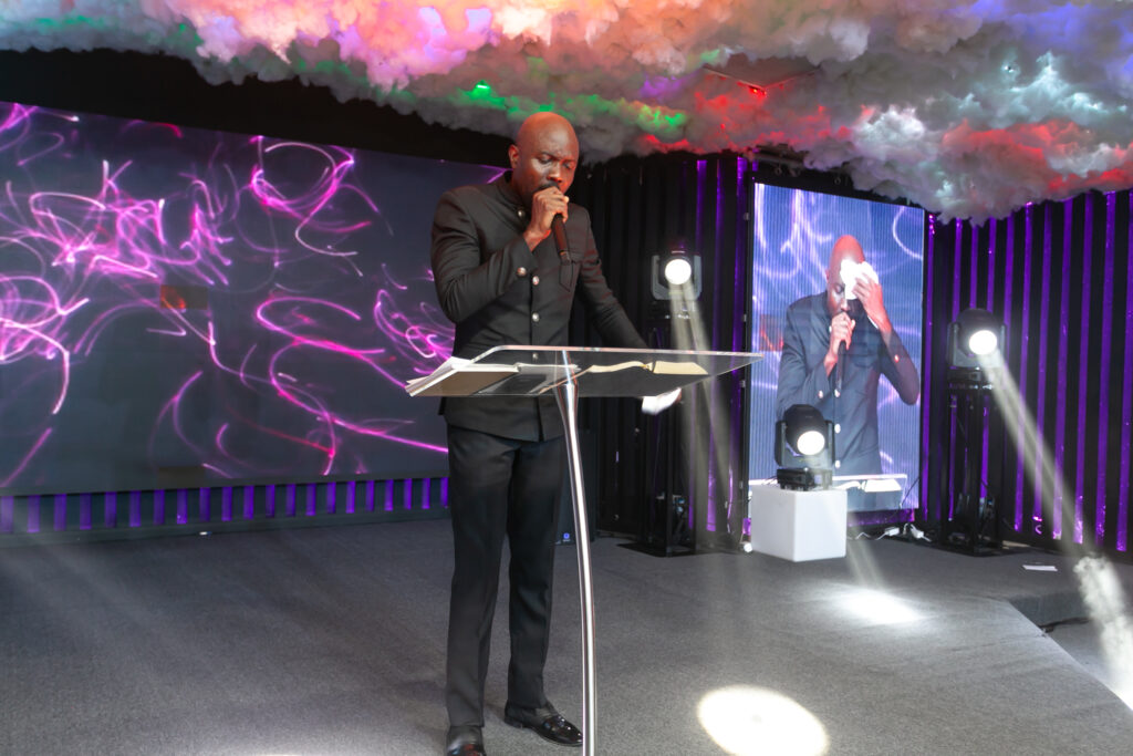 Pastor Rich Aghahowa Reading the Bible